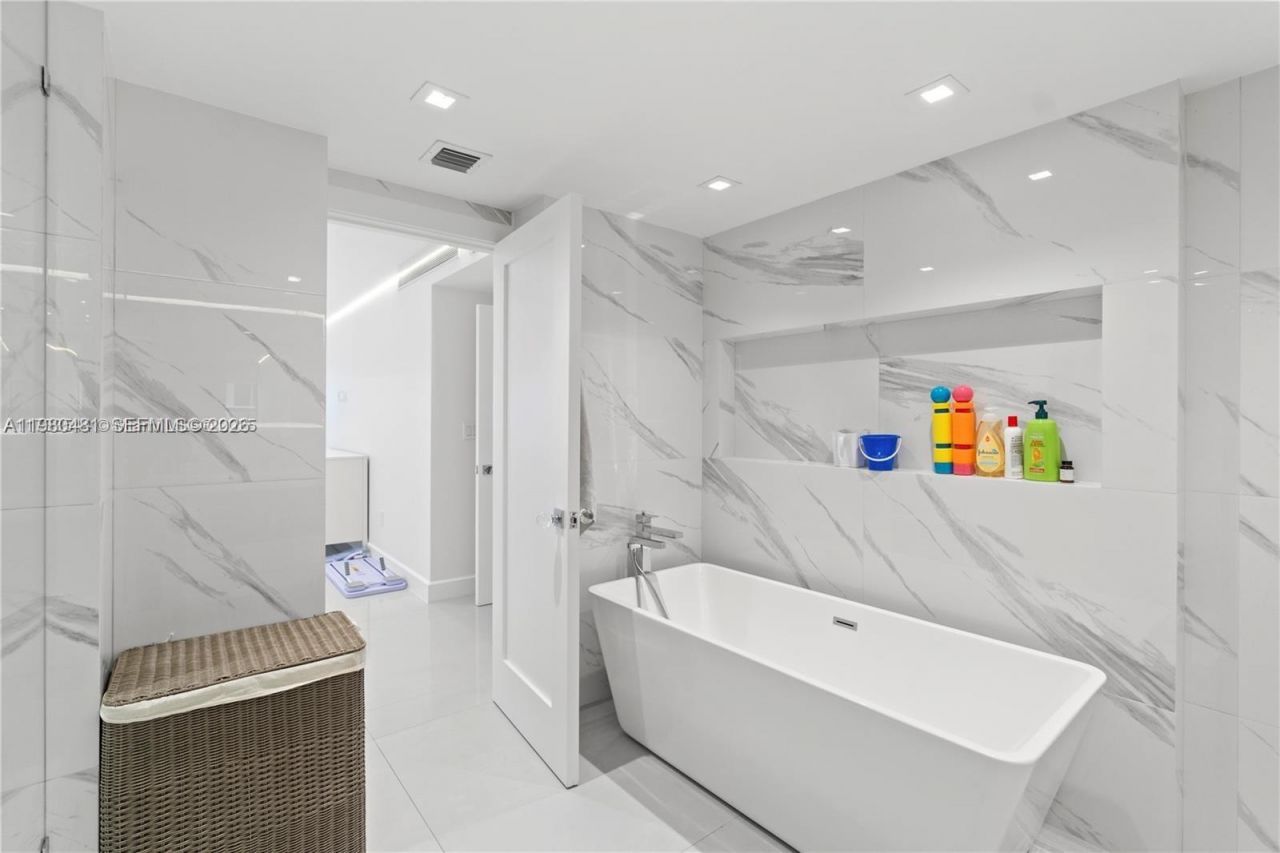 10205 Collins Ave , Unit 608, Bal Harbour, FL 33154 Photo