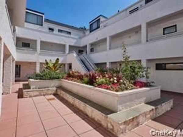 21 Canterbury Road , Unit #6, Great Neck, NY 11021