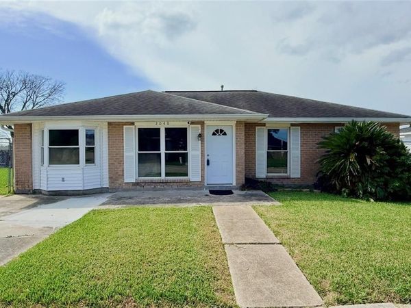 2048 CARVER Drive , Marrero, LA 70072