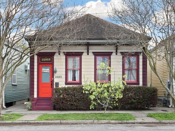 2205 VALENCE Street , New Orleans, LA 70115