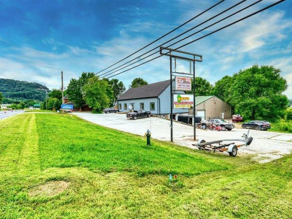 N3239 State Road 16, La Crosse, WI 54601