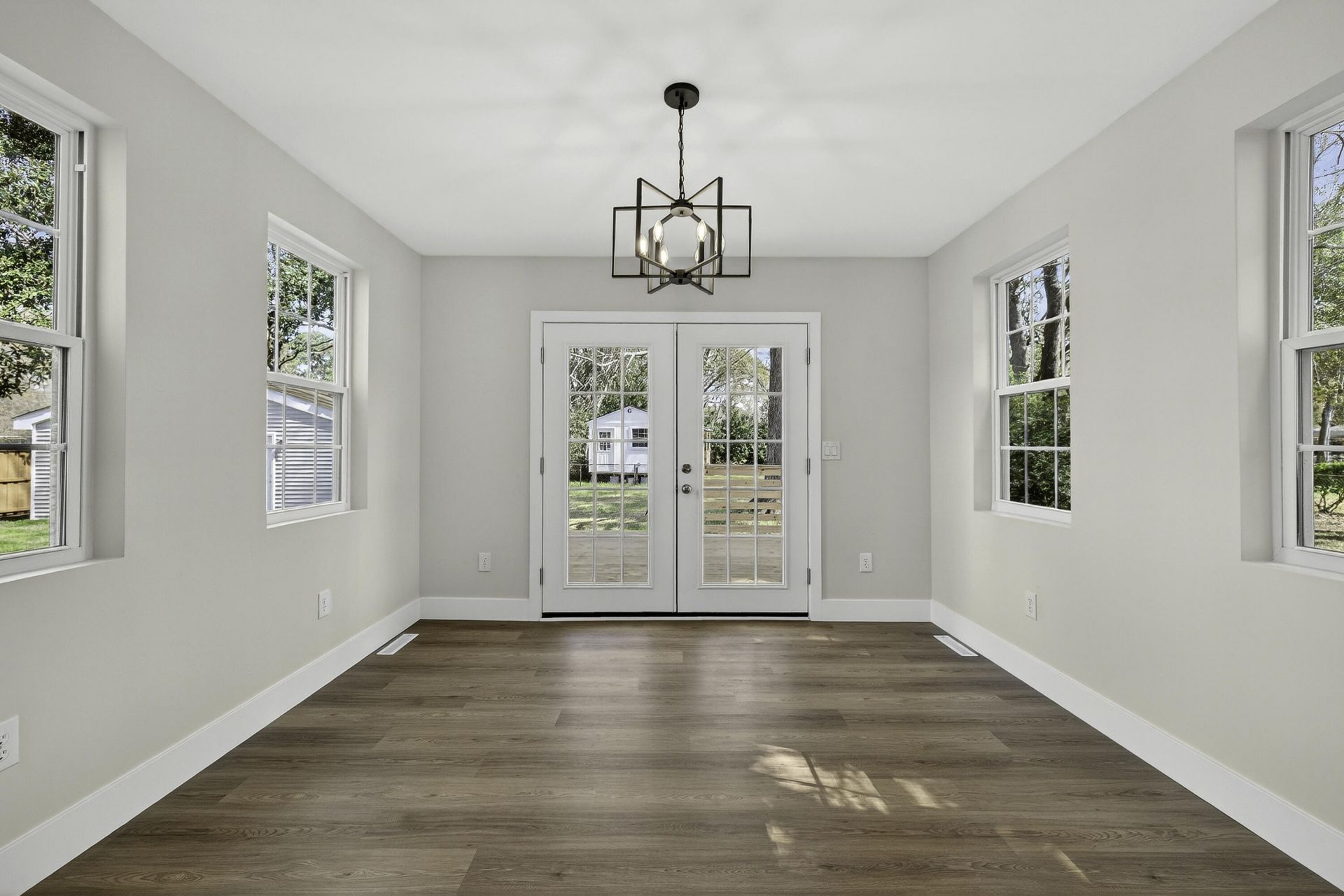 1863 Sandcroft Drive Photo 11