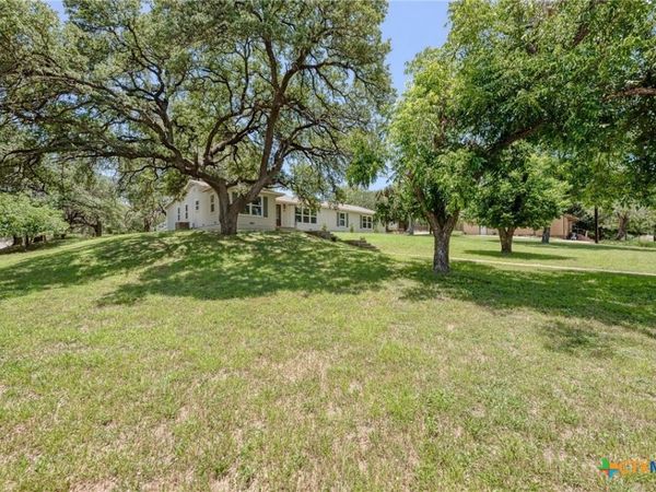502 W Avenue A, Lampasas, TX 76550