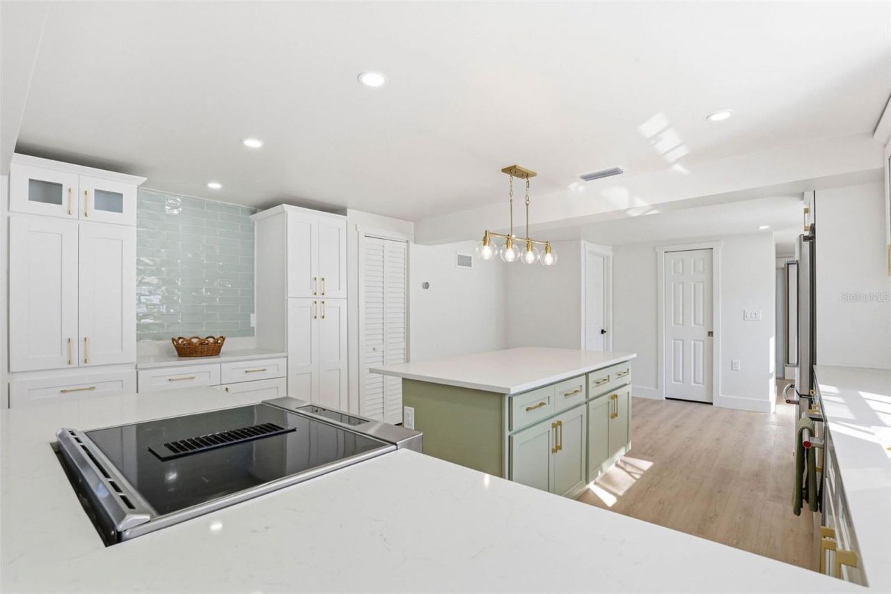 301 81st Avenue Ne, Saint Petersburg, FL 33702 Photo