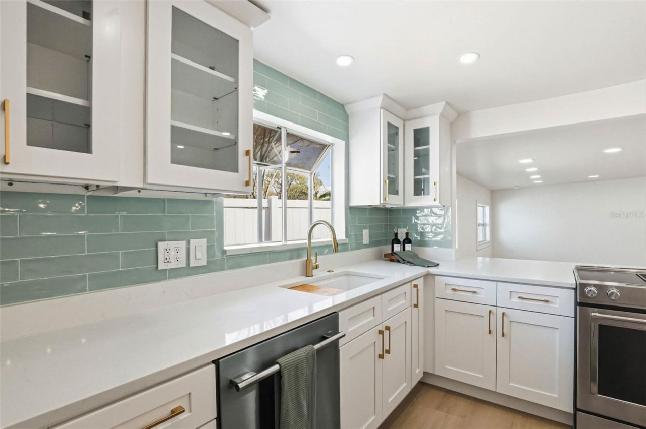 301 81st Avenue Ne, Saint Petersburg, FL 33702 Photo