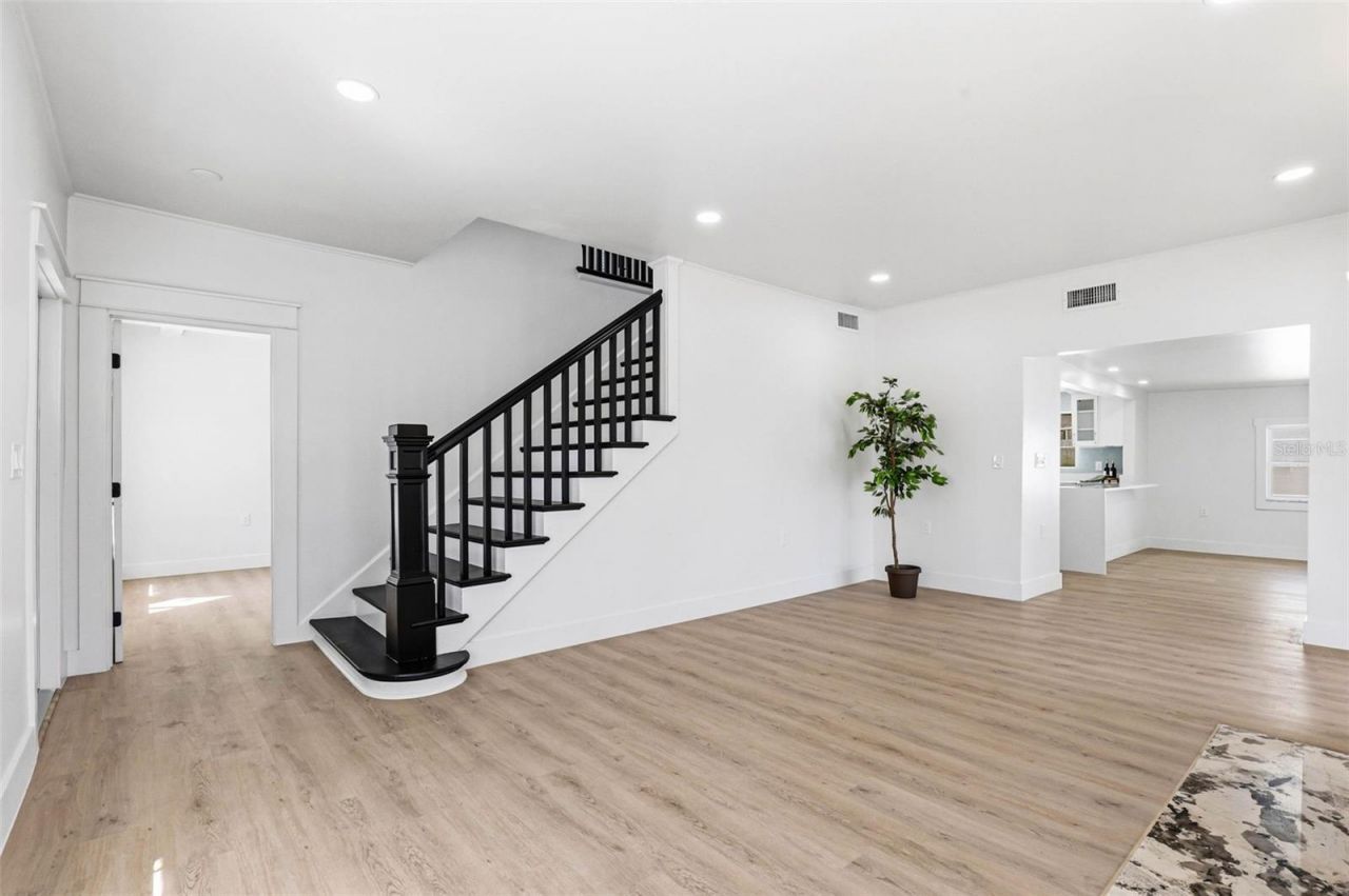 301 81st Avenue Ne, Saint Petersburg, FL 33702 Photo