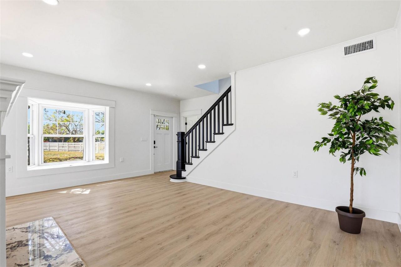 301 81st Avenue Ne, Saint Petersburg, FL 33702 Photo