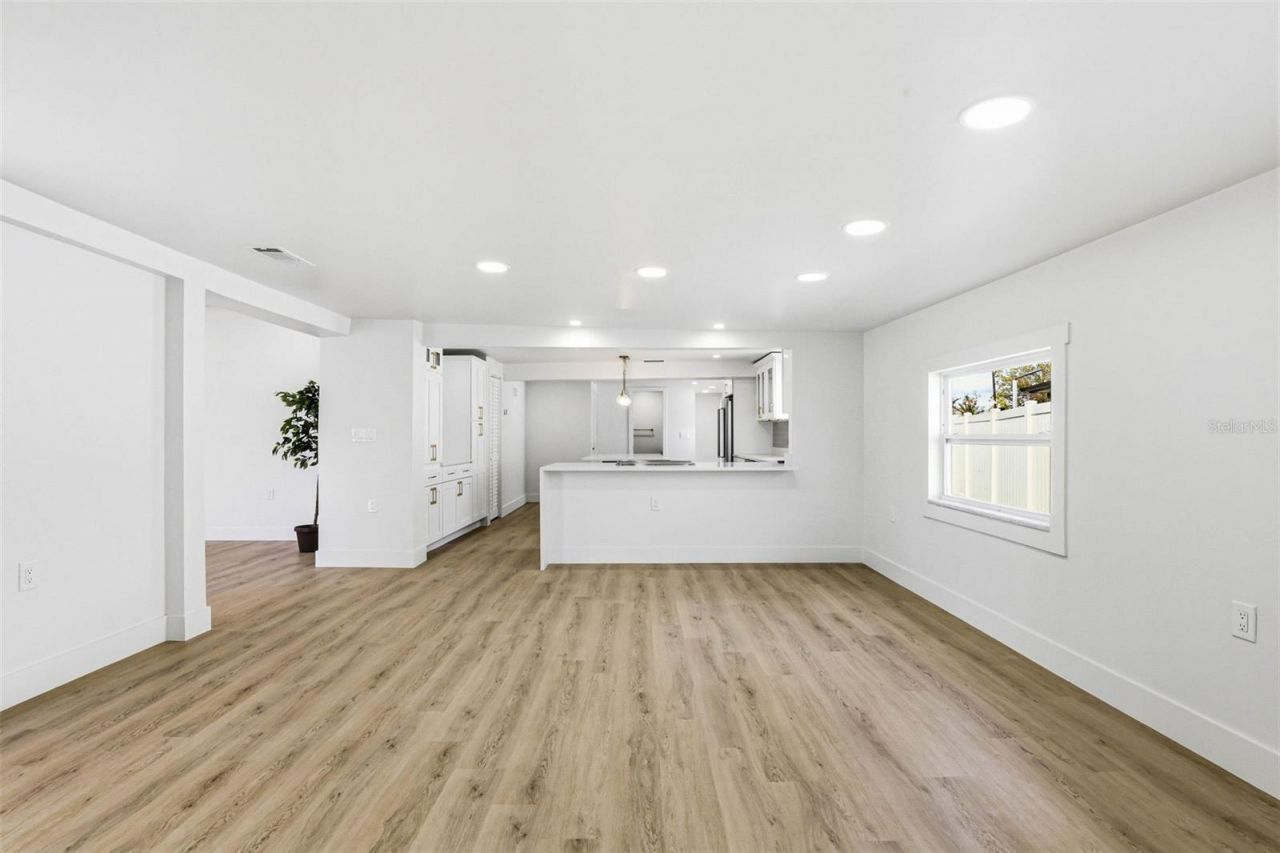 301 81st Avenue Ne, Saint Petersburg, FL 33702 Photo