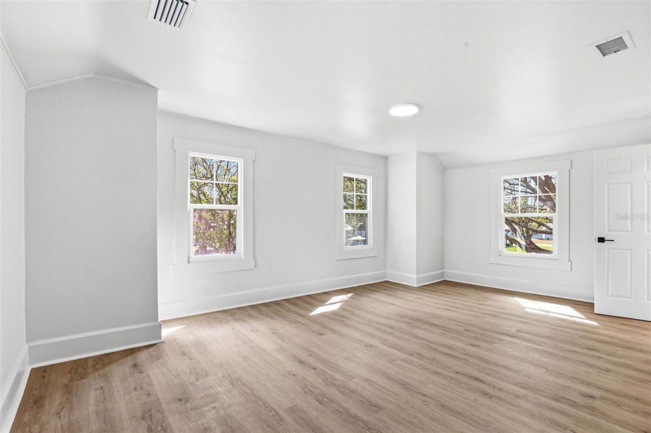 301 81st Avenue Ne, Saint Petersburg, FL 33702 Photo