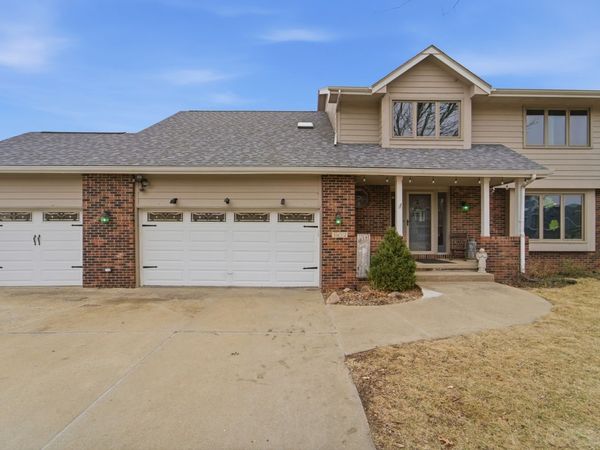 5612 Cody Drive, West Des Moines, IA 50266