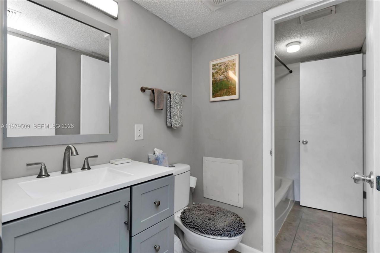 737 Midway Dr, Unit B, Ocala, FL 34472 Photo