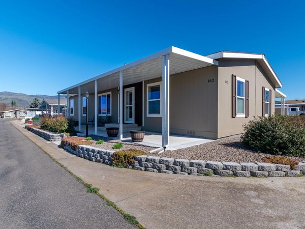 333 Mountain View Drive, Unit 162, Talent, OR 97540