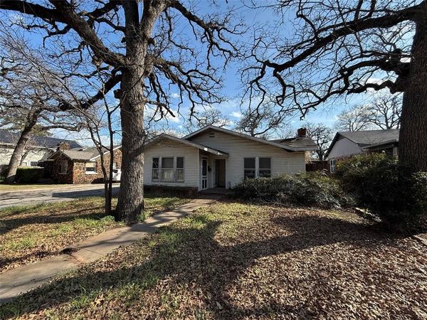 2332 Carnation Avenue , Fort Worth, TX 76111