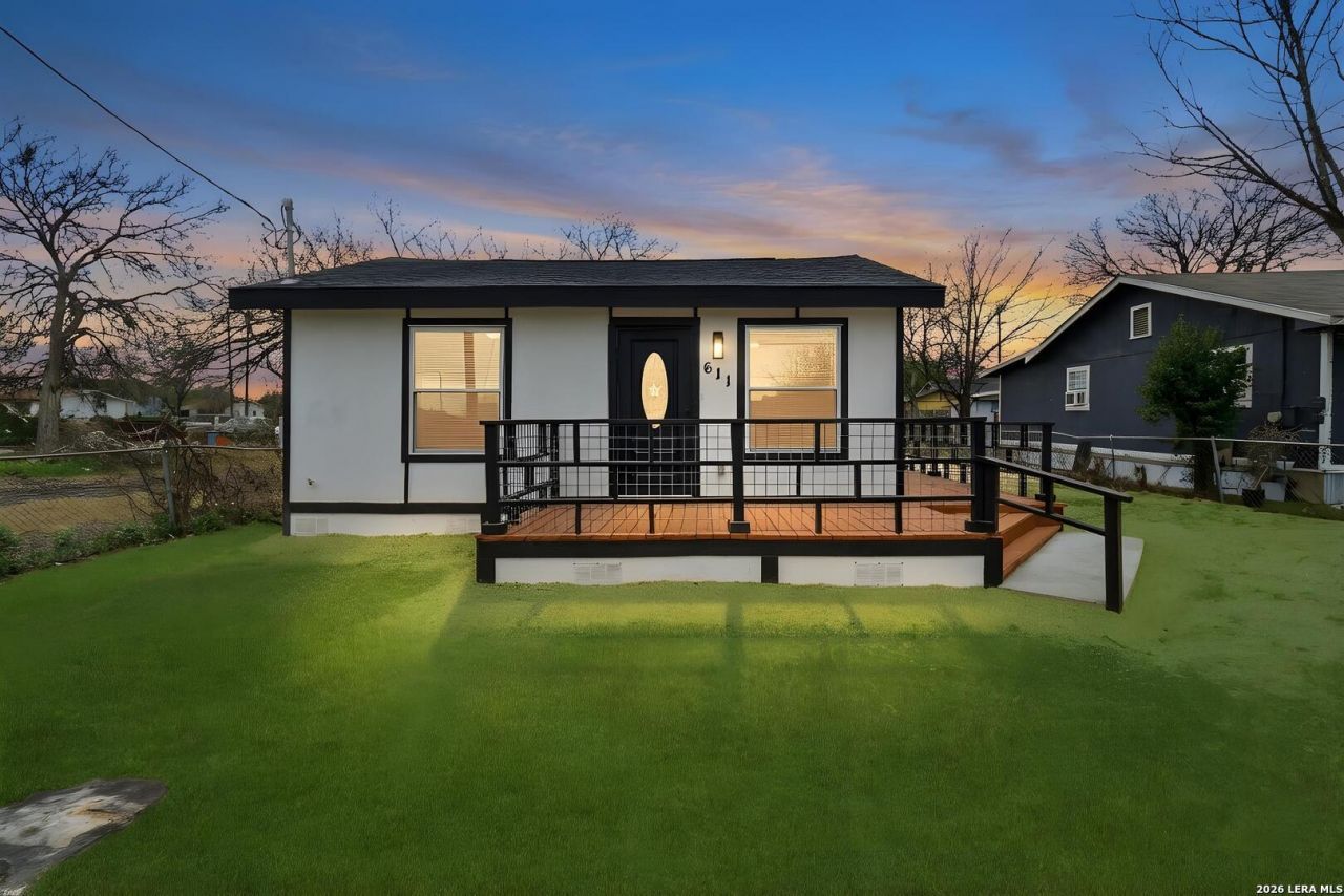 611 N San Ignacio Ave, San Antonio, TX 78228 Main Photo