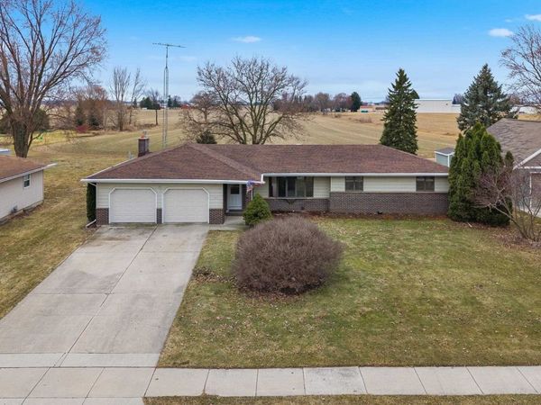 820 E Center Street, Juneau, WI 53039