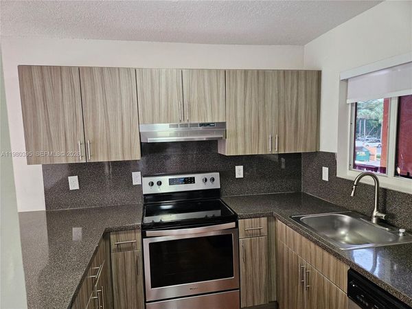 6235 Kendale Lakes Cir, Unit 237, Miami, FL 33183