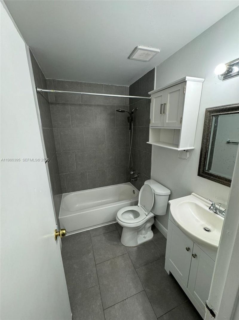 6235 Kendale Lakes Cir , Unit 237, Miami, FL 33183 Photo