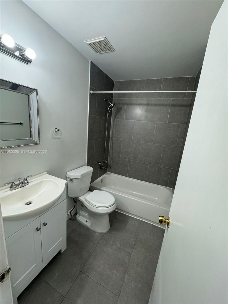 6235 Kendale Lakes Cir , Unit 237, Miami, FL 33183 Photo