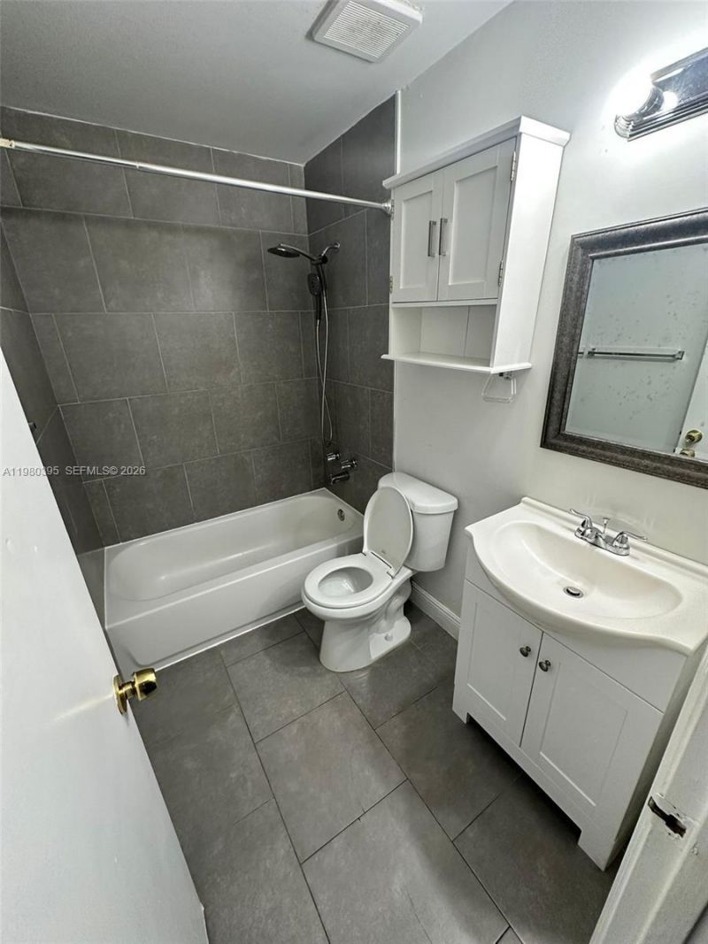 6235 Kendale Lakes Cir, Unit 237, Miami, FL 33183 Photo