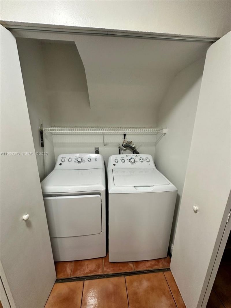 6235 Kendale Lakes Cir , Unit 237, Miami, FL 33183 Photo