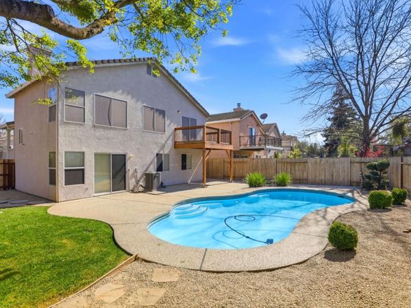 9510 Village Tree Dr, Elk Grove, CA 95758