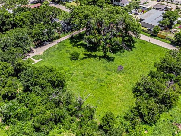 1024 Alvarado Street, Cleburne, TX 76031