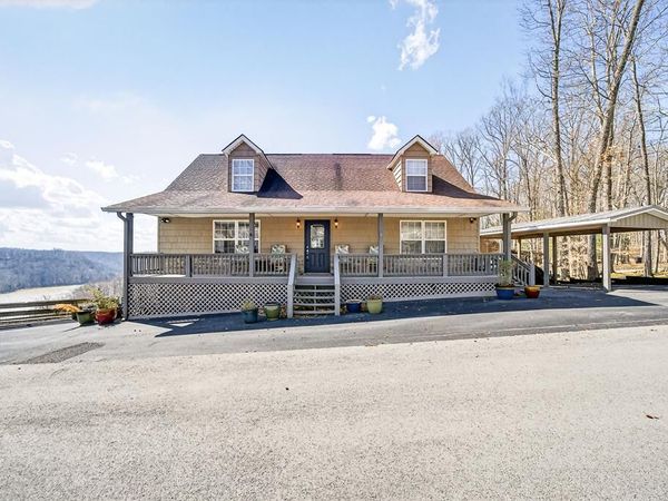 1020 Eastridge Dr, Byrdstown, TN 38549