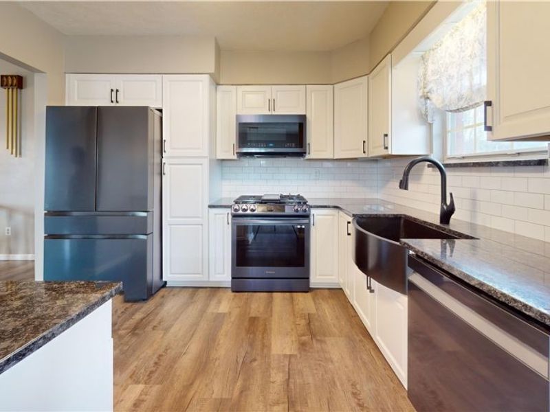 818 Seneca Drive, Belpre, OH 45714 Photo 11