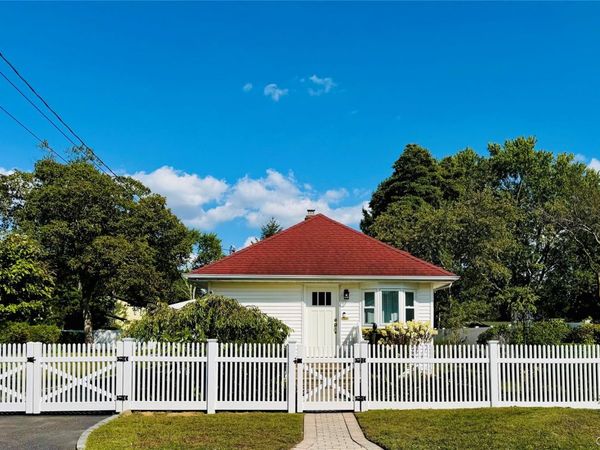 83 Vanderbilt Avenue, West Babylon, NY 11704