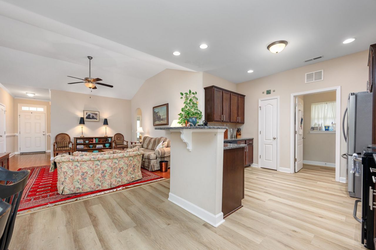 719 Londonberry Ct. Photo 12