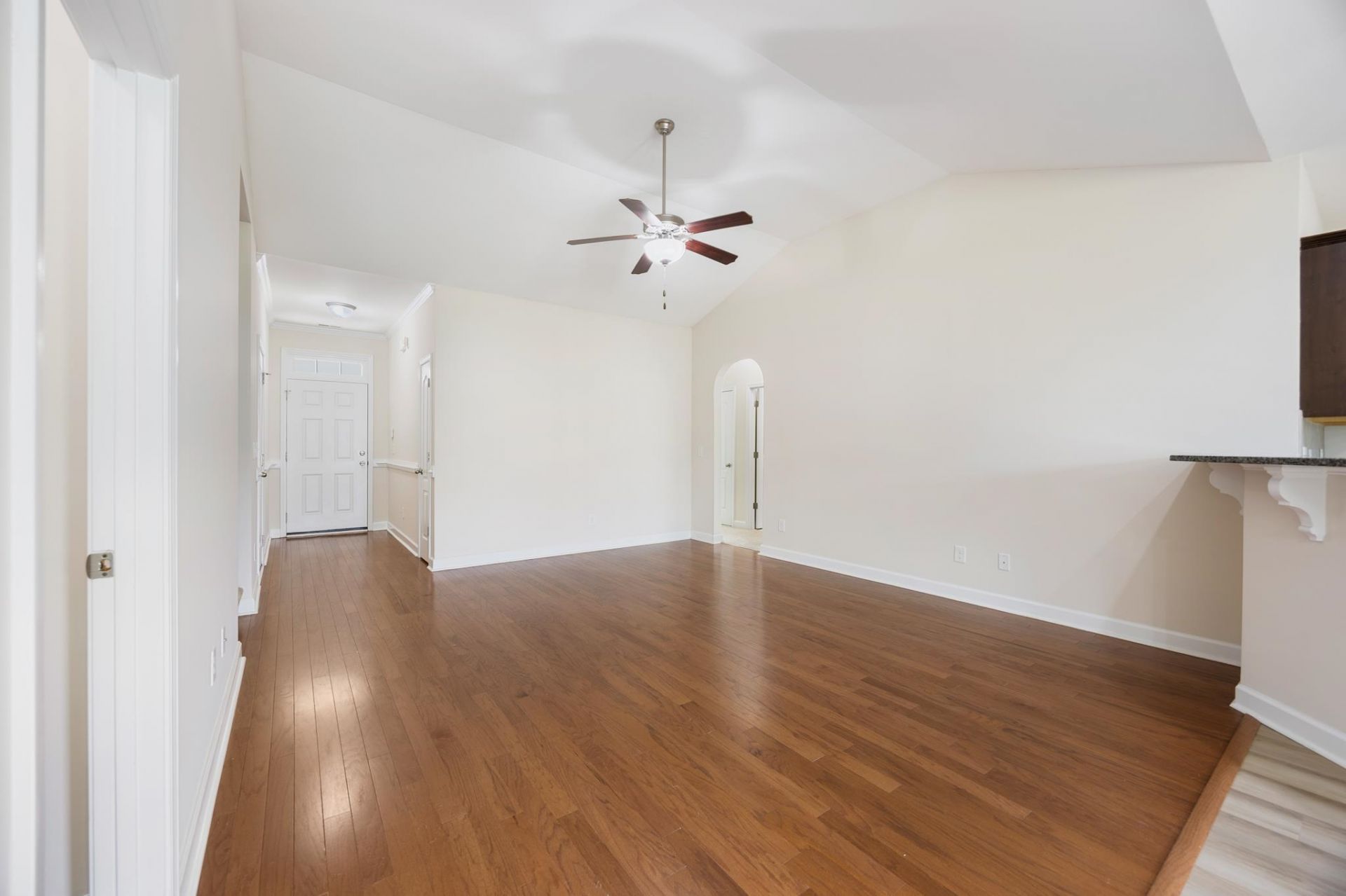 719 Londonberry Ct. Photo 12