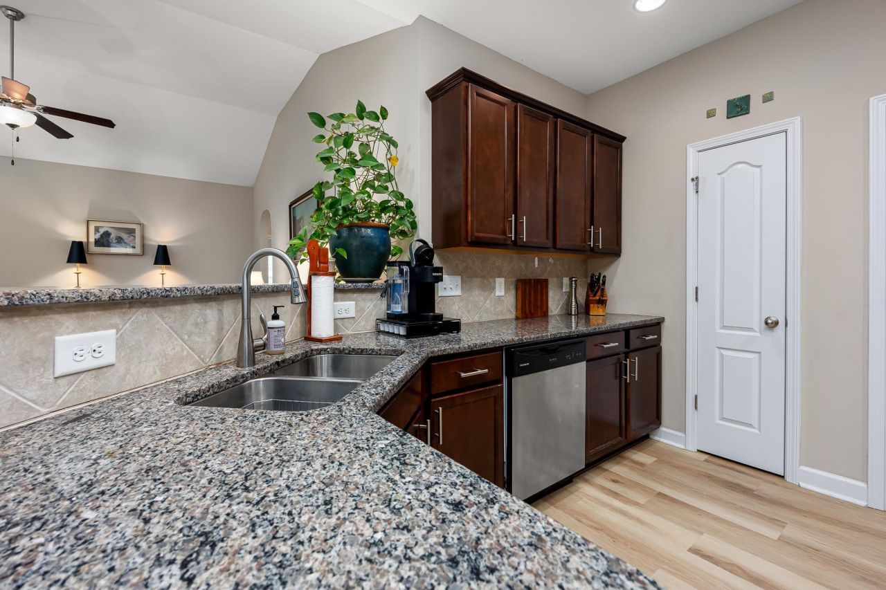 719 Londonberry Ct. Photo 13