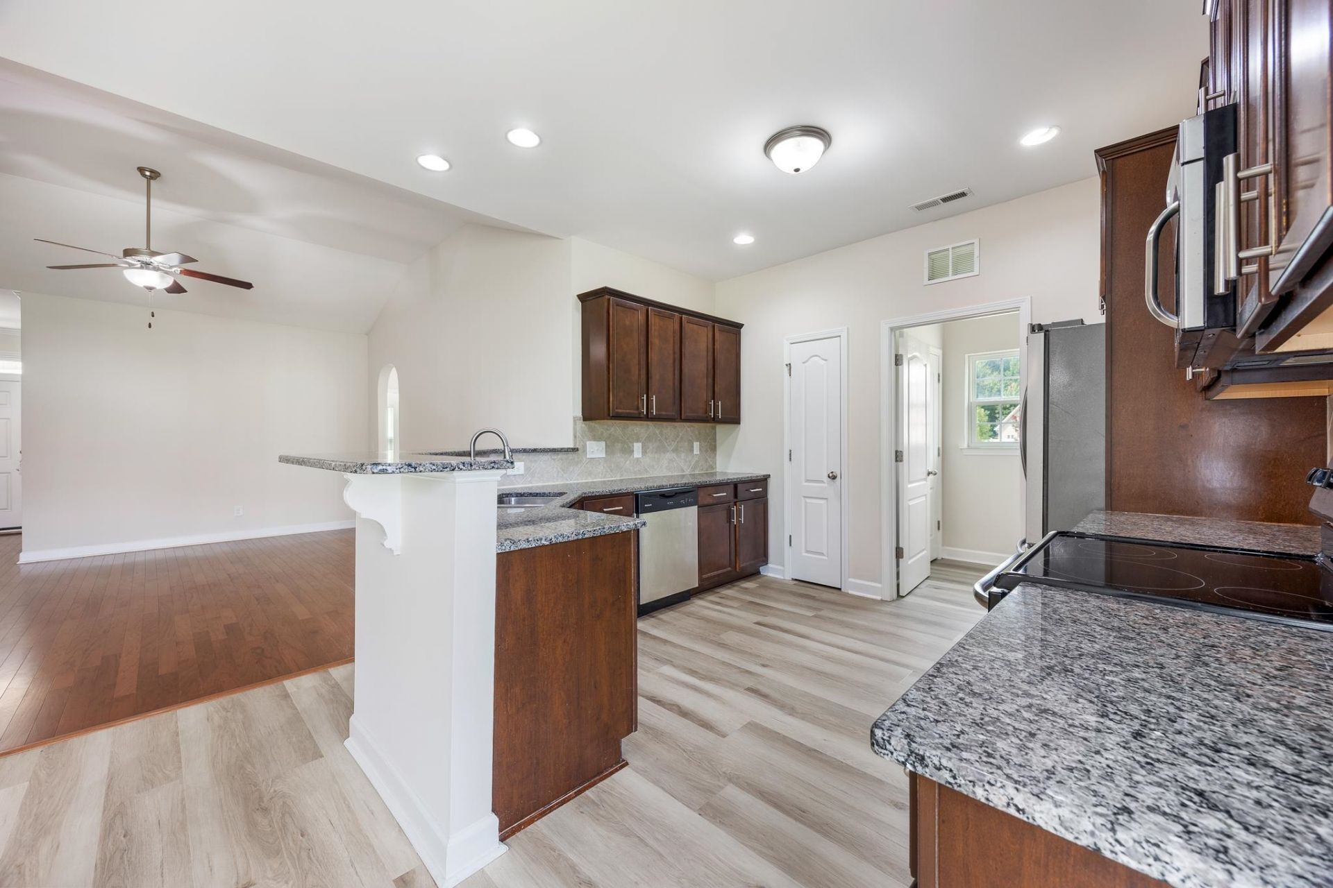 719 Londonberry Ct. Photo 15