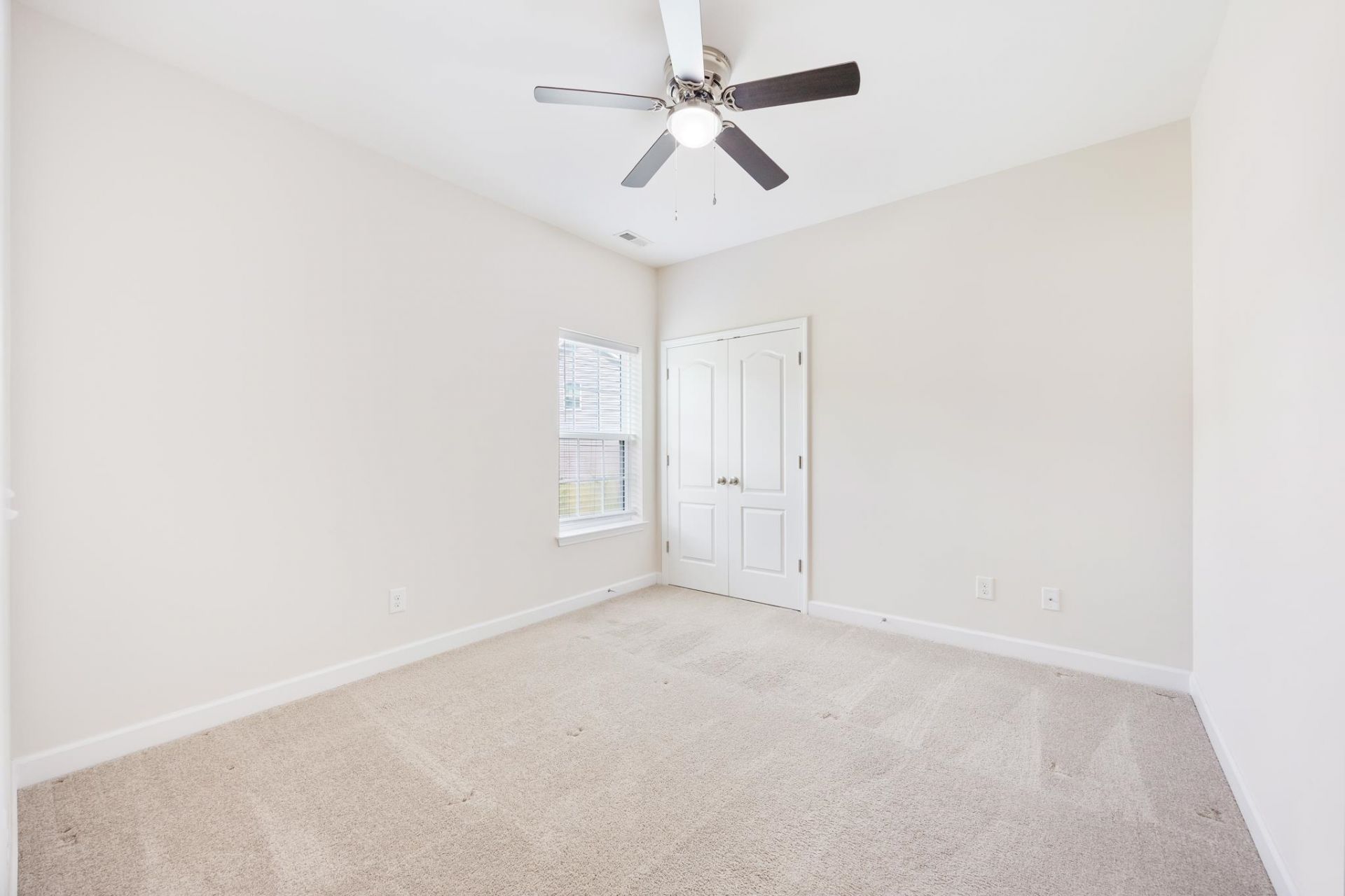 719 Londonberry Ct. Photo 35