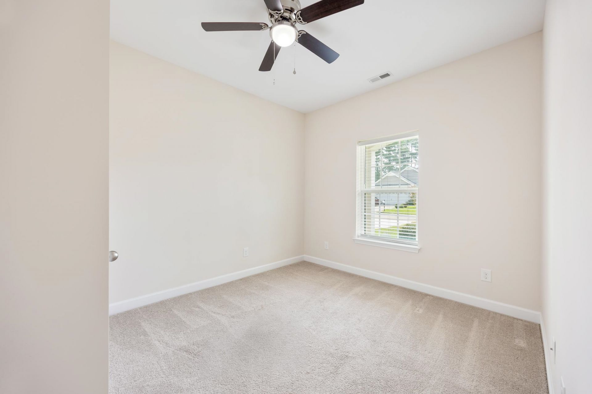 719 Londonberry Ct. Photo 36