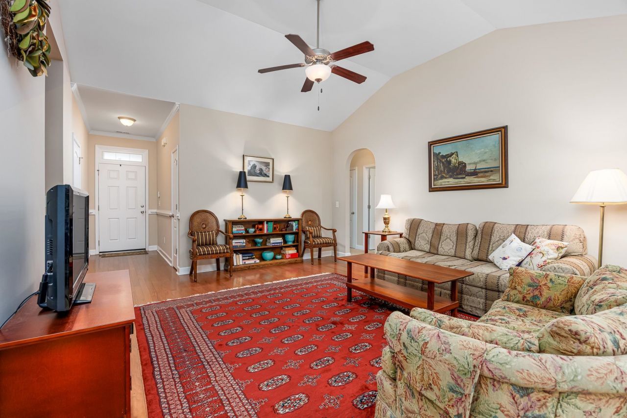 719 Londonberry Ct. Photo 5