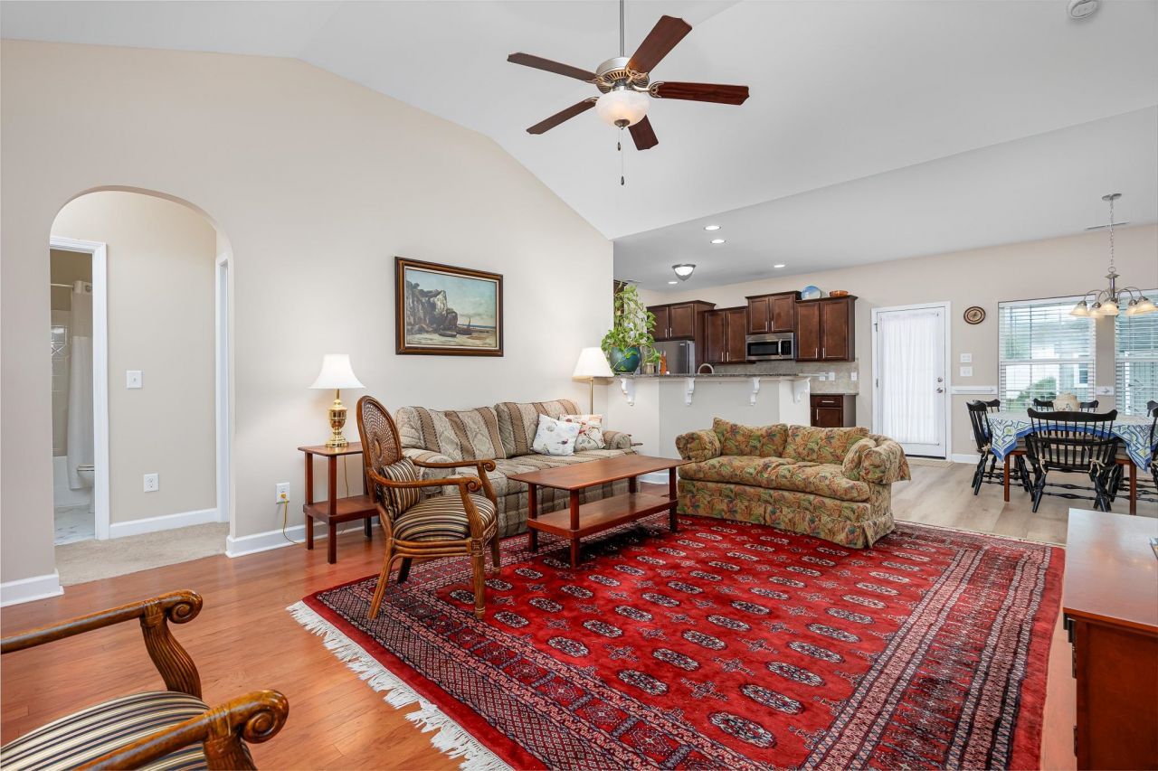 719 Londonberry Ct. Photo 6