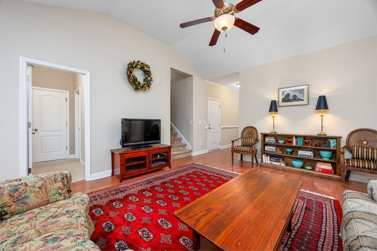 719 Londonberry Ct. Photo 7