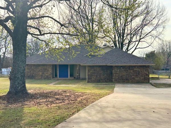 2023 N 9th Street, Purcell, OK 73080