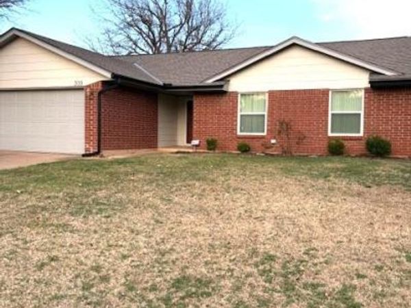 300 N Lockeport Drive, Edmond, OK 73003