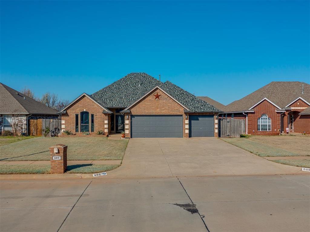 609 N Ponderosa Way, Mustang, OK 73064 Main Photo