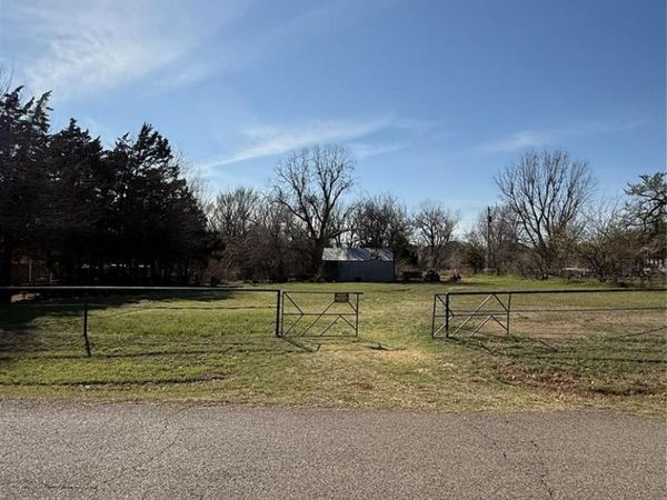 611 S Lakehoma Place Drive, Mustang, OK 73064