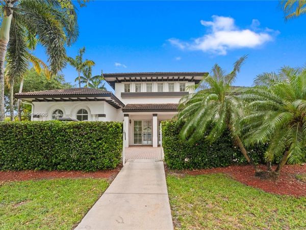 11476 NW 77th Ln, Doral, FL 33178
