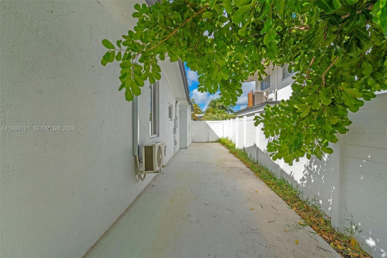 2430 Key Largo Lane , Fort Lauderdale, FL 33312 Photo
