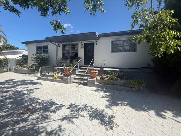 7900 SW 21st Ter , Miami, FL 33155