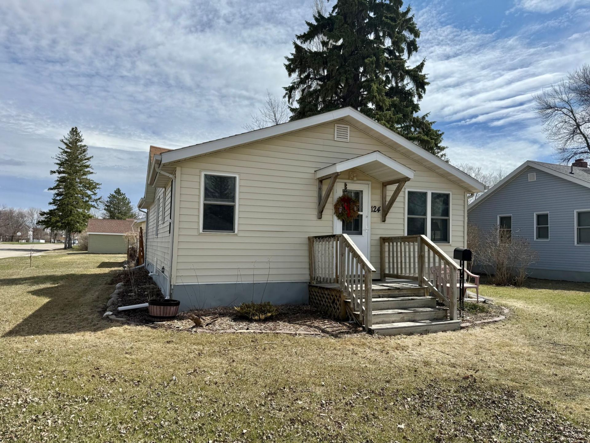 124 State Avenue N, Thief River Falls, MN 56701