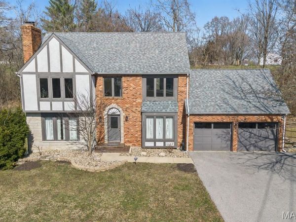 6589 Oak Hill Manor, Glen Carbon, IL 62034