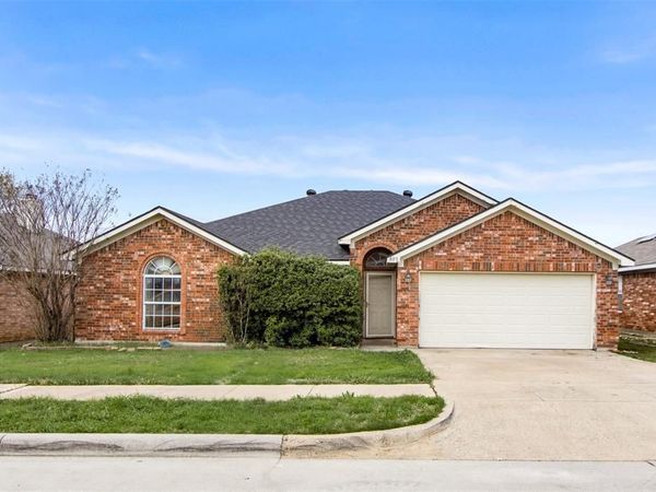 809 Elbe Drive , Arlington, TX 76001