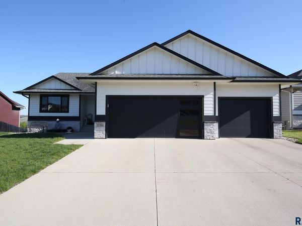 1116 N Archer Dr, Sioux Falls, SD 57103