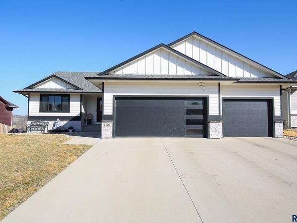 1116 N Archer Dr, Sioux Falls, SD 57103